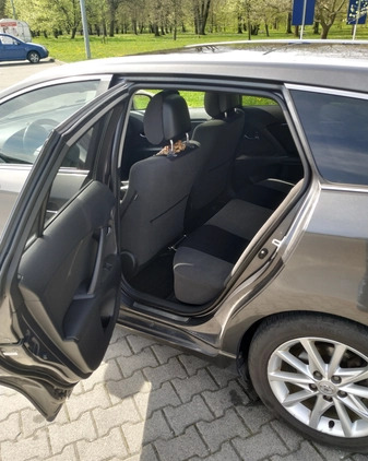 Toyota Avensis cena 26000 przebieg: 249681, rok produkcji 2009 z Kęty małe 631